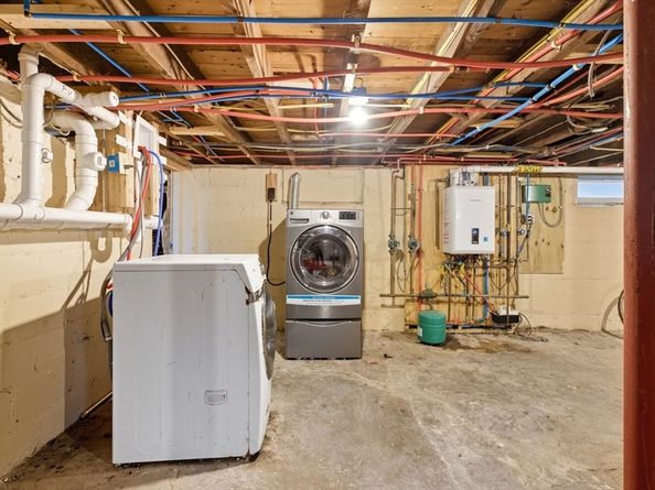 21 Gates Ave, Hudson MA 01749