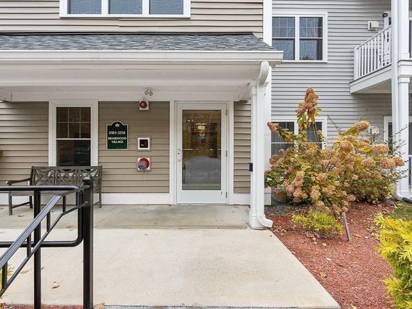3202 Briarwood Vlg 3202, Clinton MA 01510