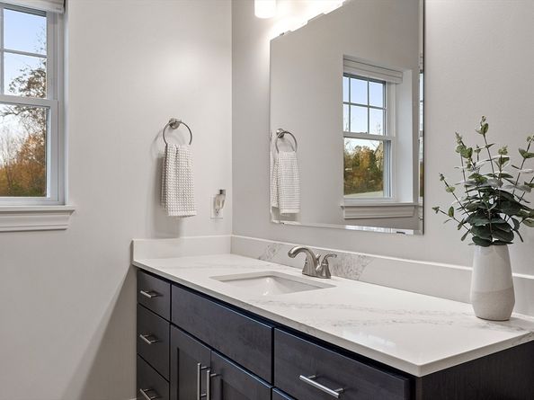 3202 Briarwood Vlg 3202, Clinton MA 01510