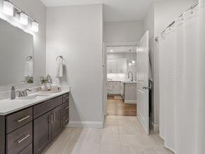 3202 Briarwood Vlg 3202, Clinton MA 01510