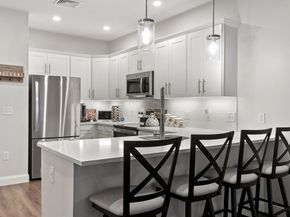 3202 Briarwood Vlg 3202, Clinton MA 01510