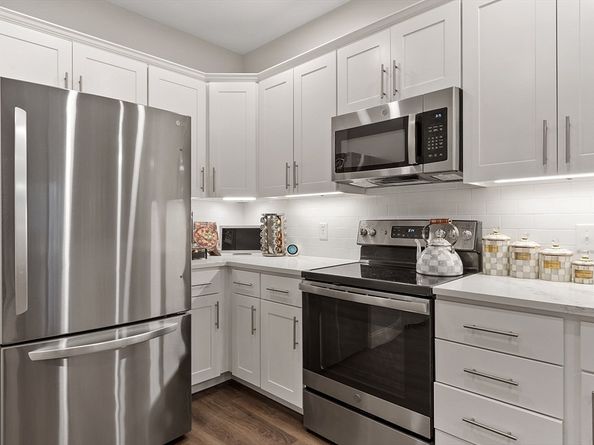 3202 Briarwood Vlg 3202, Clinton MA 01510