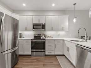 3202 Briarwood Vlg 3202, Clinton MA 01510