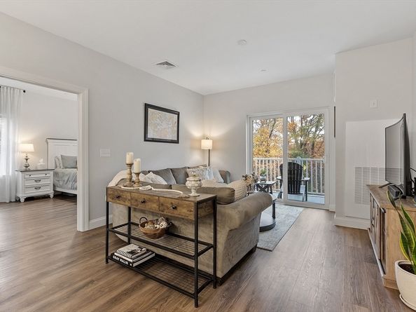 3202 Briarwood Vlg 3202, Clinton MA 01510