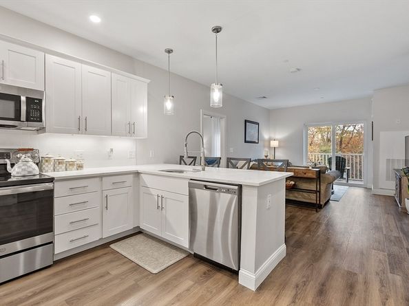 3202 Briarwood Vlg 3202, Clinton MA 01510