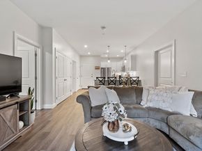 3202 Briarwood Vlg 3202, Clinton MA 01510