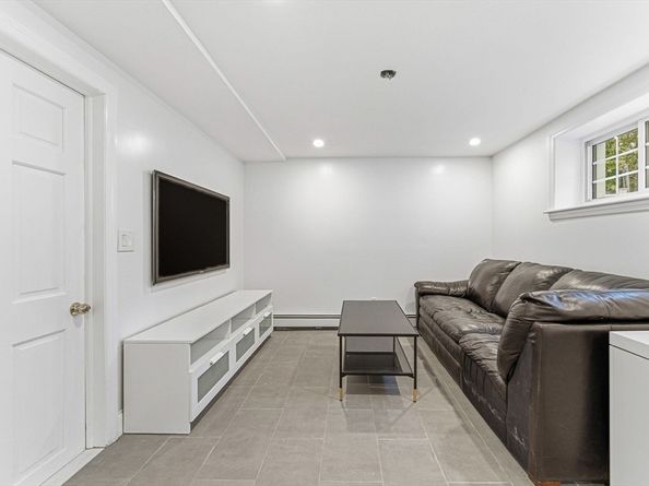 63 Dickerman Ln, Braintree MA 02184