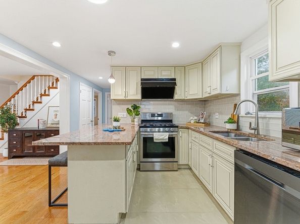 63 Dickerman Ln, Braintree MA 02184