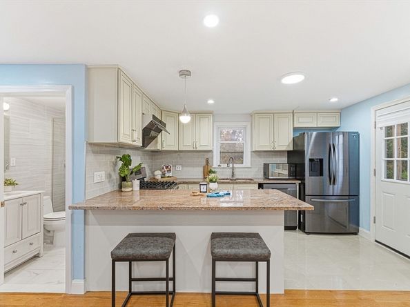 63 Dickerman Ln, Braintree MA 02184