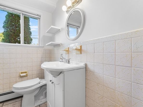 51 Crest Rd, Framingham MA 01701