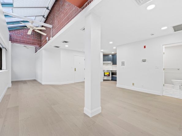 58 Merrimac St 25, Newburyport MA 01950