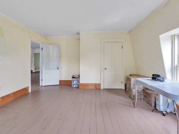 51 Grove Ave, Leominster MA 01453