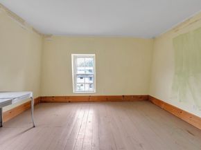 51 Grove Ave, Leominster MA 01453