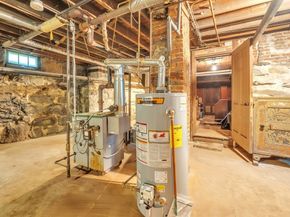 51 Grove Ave, Leominster MA 01453