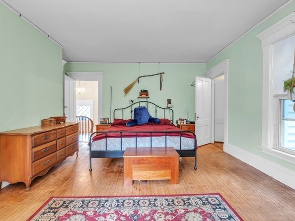 51 Grove Ave, Leominster MA 01453