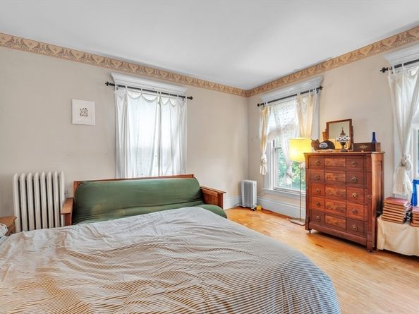 51 Grove Ave, Leominster MA 01453