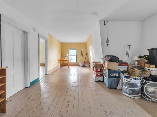 51 Grove Ave, Leominster MA 01453