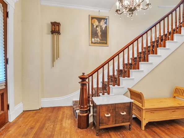 51 Grove Ave, Leominster MA 01453
