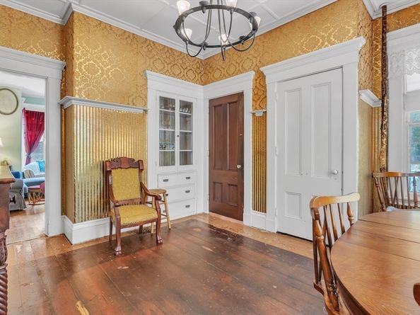 51 Grove Ave, Leominster MA 01453