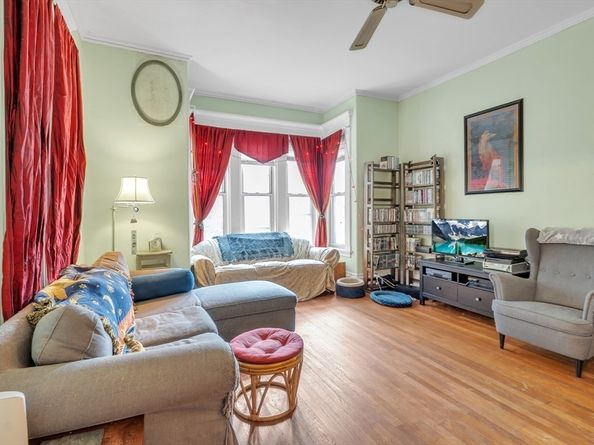 51 Grove Ave, Leominster MA 01453