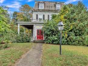 51 Grove Ave, Leominster MA 01453