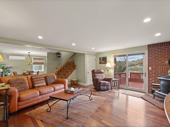 320 Pillings Pond Rd, Lynnfield MA 01940