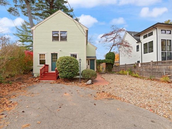 320 Pillings Pond Rd, Lynnfield MA 01940