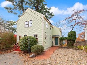 320 Pillings Pond Rd, Lynnfield MA 01940