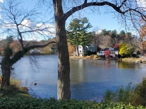 320 Pillings Pond Rd, Lynnfield MA 01940