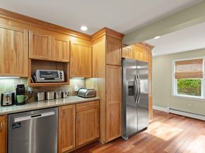 320 Pillings Pond Rd, Lynnfield MA 01940