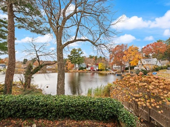 320 Pillings Pond Rd, Lynnfield MA 01940