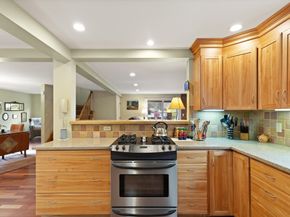 320 Pillings Pond Rd, Lynnfield MA 01940