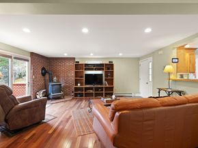 320 Pillings Pond Rd, Lynnfield MA 01940