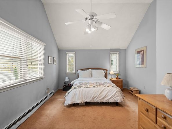 320 Pillings Pond Rd, Lynnfield MA 01940