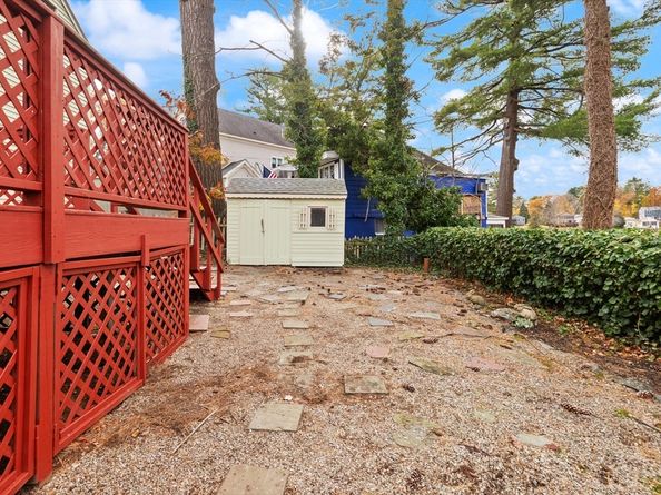 320 Pillings Pond Rd, Lynnfield MA 01940