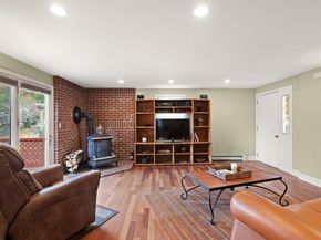 320 Pillings Pond Rd, Lynnfield MA 01940