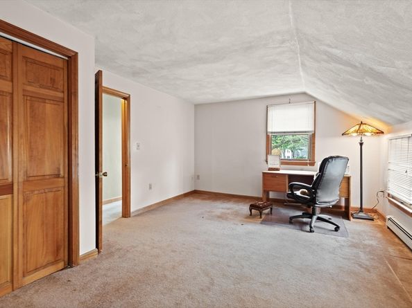 320 Pillings Pond Rd, Lynnfield MA 01940