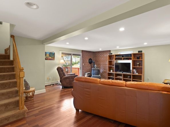 320 Pillings Pond Rd, Lynnfield MA 01940