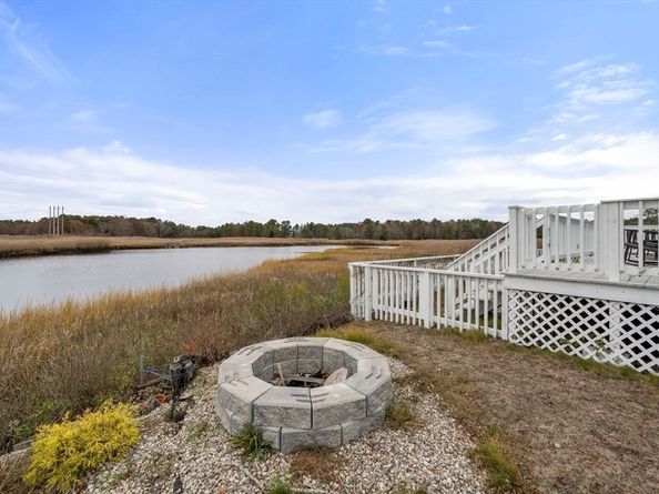 156 Sandwich Rd, Wareham MA 02571