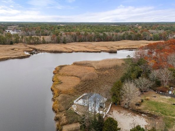 156 Sandwich Rd, Wareham MA 02571