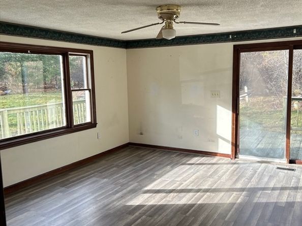 72 Homeward Ave, Uxbridge MA 01569