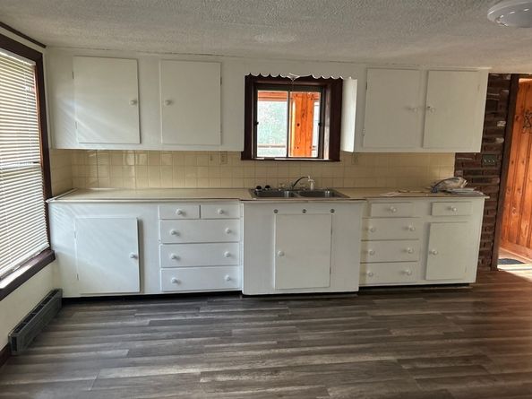 72 Homeward Ave, Uxbridge MA 01569