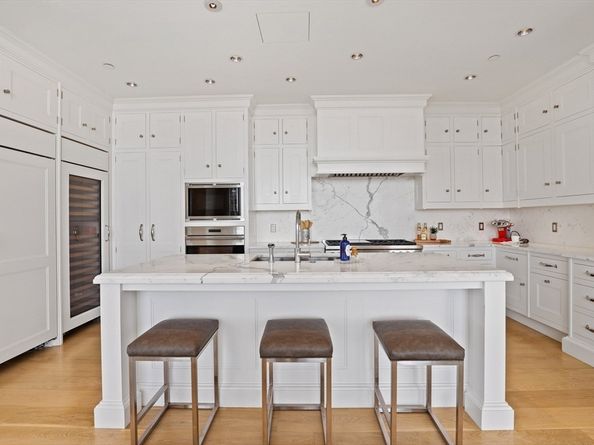 1 Franklin St PH3A, Boston MA 02110