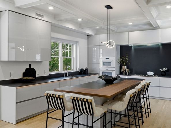 88 Cutler Ln, Brookline MA 02467