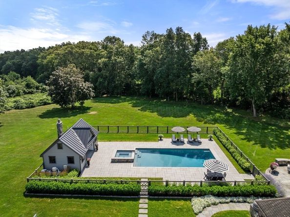 8 Rock Spring Ln, Southborough MA 01772