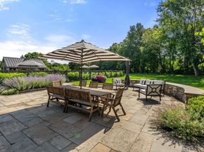 8 Rock Spring Ln, Southborough MA 01772