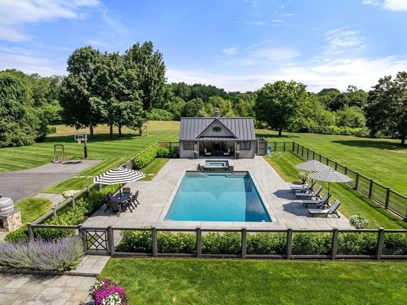 8 Rock Spring Ln, Southborough MA 01772