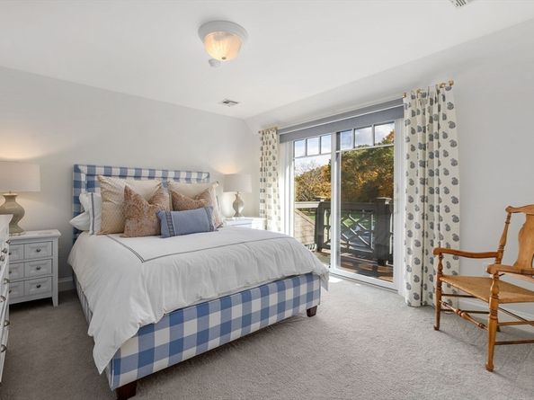 8 Rock Spring Ln, Southborough MA 01772