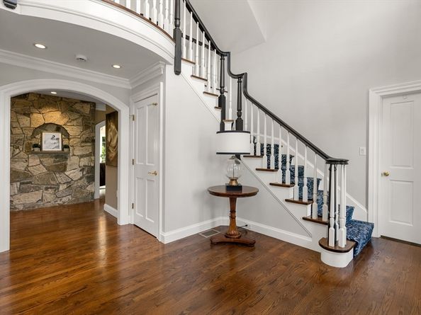 8 Rock Spring Ln, Southborough MA 01772