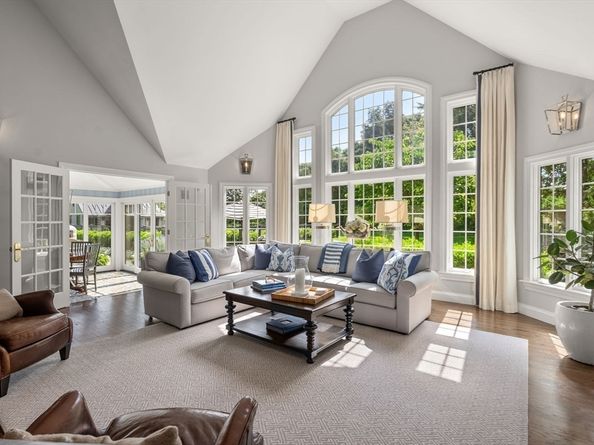 8 Rock Spring Ln, Southborough MA 01772